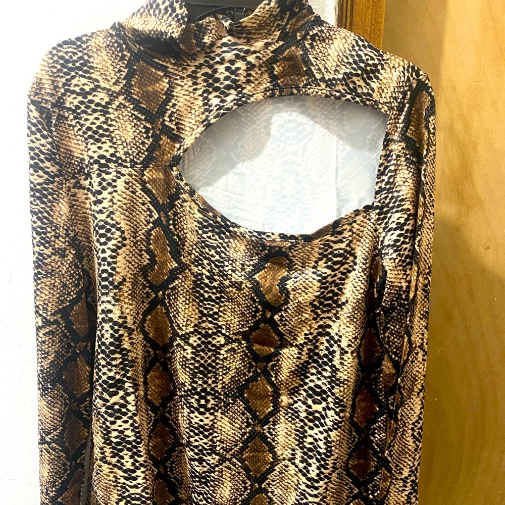 Snake top